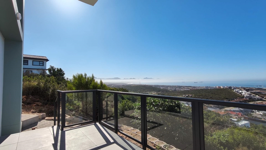 To Let 3 Bedroom Property for Rent in Island View Western Cape